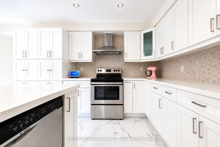 Photo 14 at 25 Bassett Avenue, Langstaff, Richmond Hill