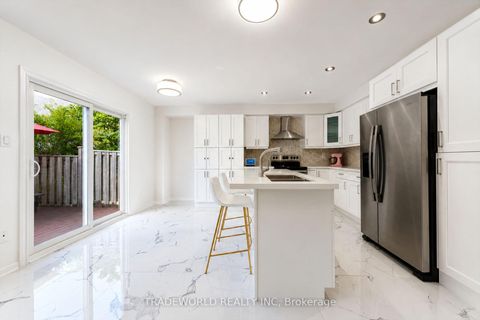 Photo 11 at 25 Bassett Avenue, Langstaff, Richmond Hill