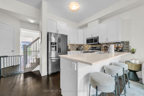 Photo 7 at 9136 Bathurst Street, Patterson, Vaughan
