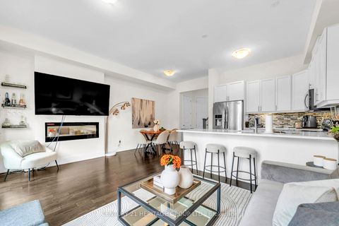 Photo 13 at 9136 Bathurst Street, Patterson, Vaughan