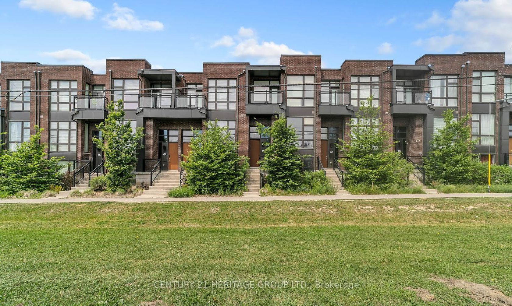 9136 Bathurst Street, Patterson, Vaughan photo number 2