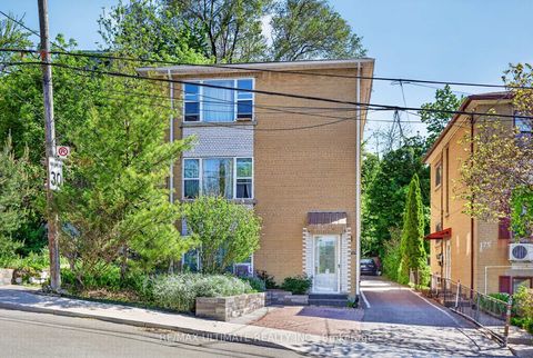 Photo 2 at 177 Varsity Road, Lambton Baby Point, Toronto
