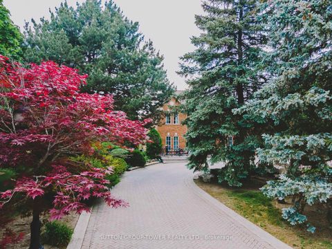 Photo 1 at 138 Dianawood Ridge, East Woodbridge, Vaughan