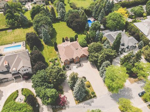 Photo 2 at 138 Dianawood Ridge, East Woodbridge, Vaughan