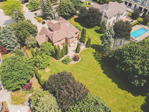 Photo 3 at 138 Dianawood Ridge, East Woodbridge, Vaughan