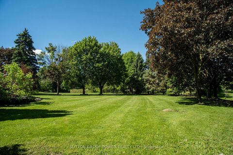 Photo 7 at 138 Dianawood Ridge, East Woodbridge, Vaughan