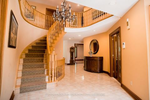 Photo 10 at 138 Dianawood Ridge, East Woodbridge, Vaughan