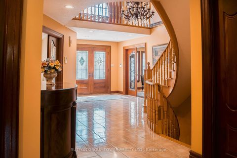 Photo 11 at 138 Dianawood Ridge, East Woodbridge, Vaughan
