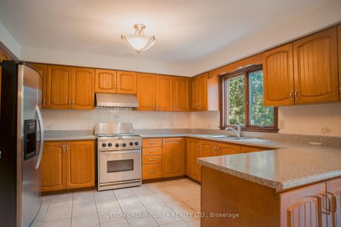 Photo 12 at 138 Dianawood Ridge, East Woodbridge, Vaughan