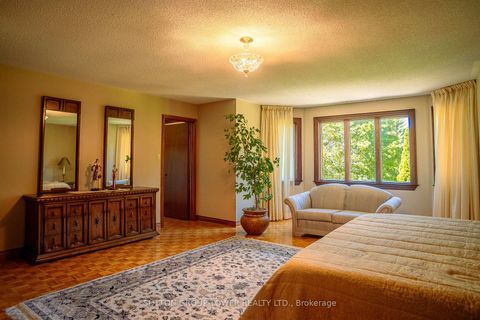 Photo 19 at 138 Dianawood Ridge, East Woodbridge, Vaughan