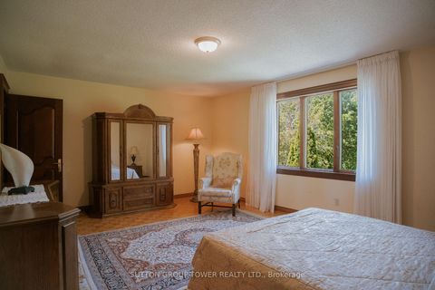 Photo 21 at 138 Dianawood Ridge, East Woodbridge, Vaughan