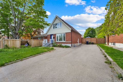 Photo 2 at 42 Fordwich Crescent, Kipling, Toronto