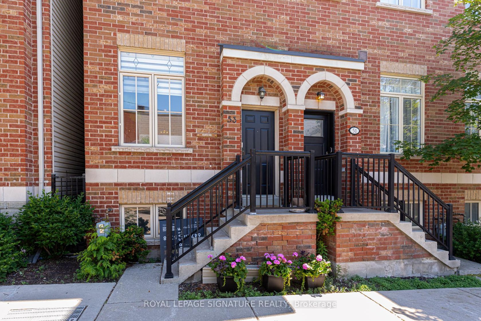 53 St Paul Street, Moss Park, Toronto photo number 2