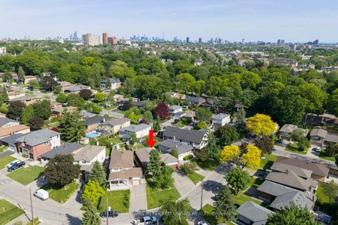 Photo 5 at 5 Paramount Court, Amesbury, Toronto