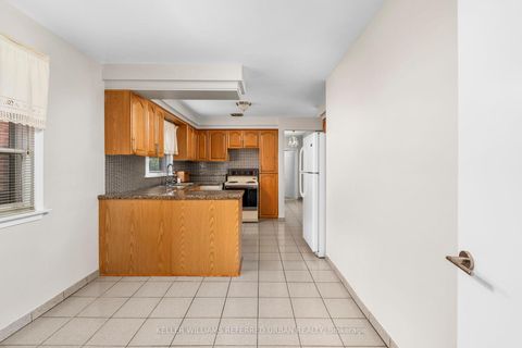 Photo 11 at 5 Paramount Court, Amesbury, Toronto