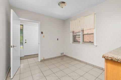 Photo 12 at 5 Paramount Court, Amesbury, Toronto