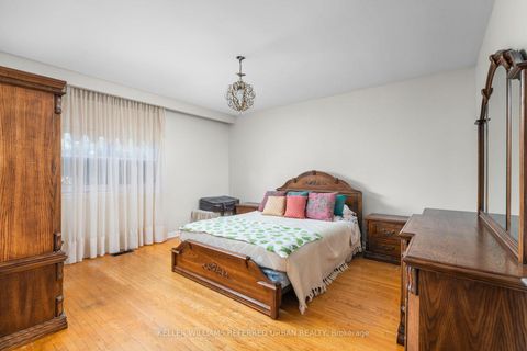 Photo 22 at 5 Paramount Court, Amesbury, Toronto