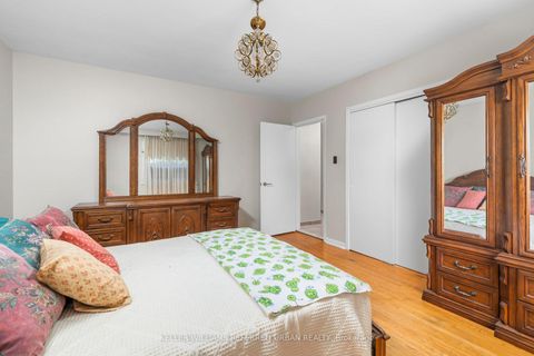 Photo 24 at 5 Paramount Court, Amesbury, Toronto