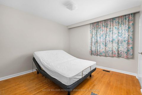 Photo 25 at 5 Paramount Court, Amesbury, Toronto