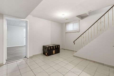 Photo 28 at 5 Paramount Court, Amesbury, Toronto