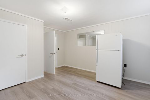 Photo 32 at 5 Paramount Court, Amesbury, Toronto