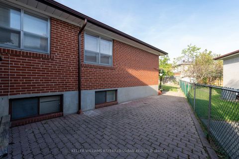 Photo 44 at 5 Paramount Court, Amesbury, Toronto