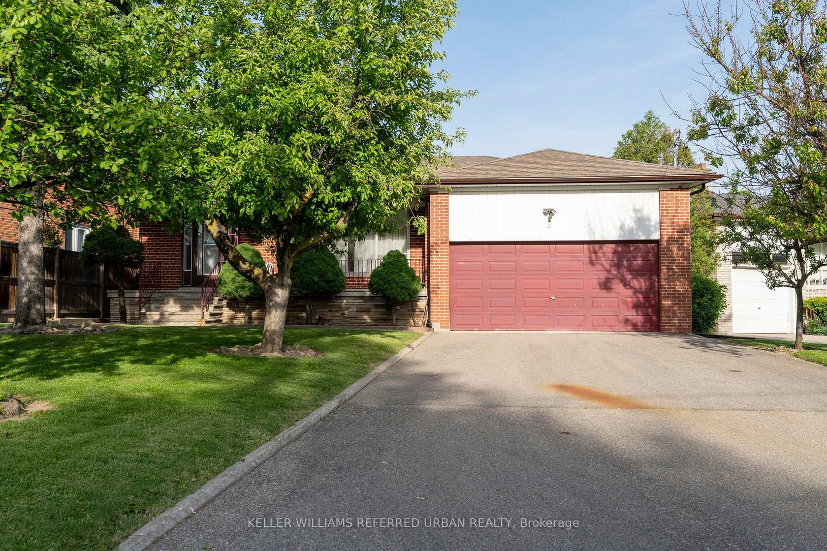 5 Paramount Court, Amesbury, Toronto 