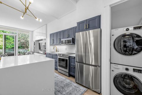 Photo 10 at 260 - 209 Fort York Boulevard, Waterfront Communities C1, Toronto