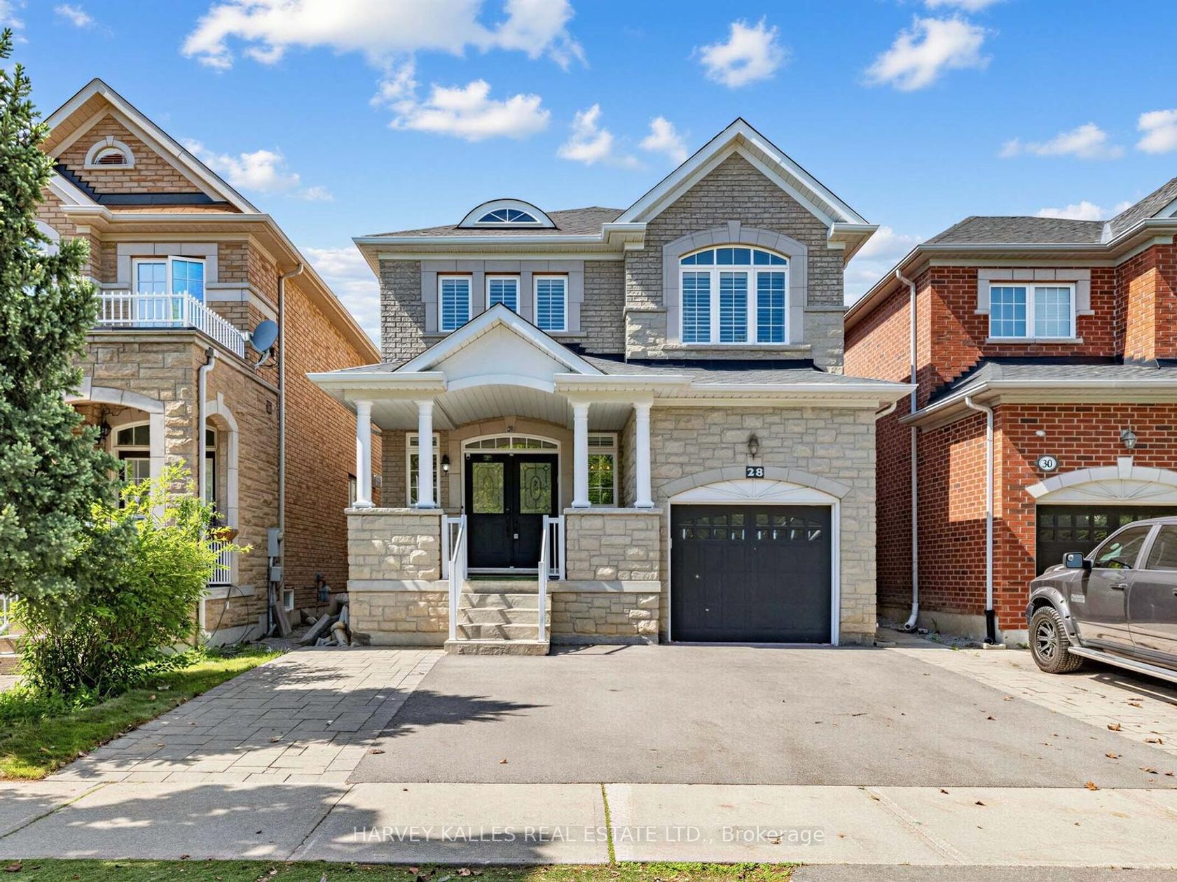 28 Southvale Drive, Patterson, Vaughan photo number 2