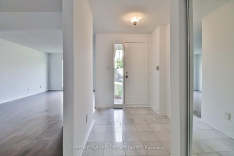 Photo 2 at 18 Dervock Crescent, Bayview Village, Toronto