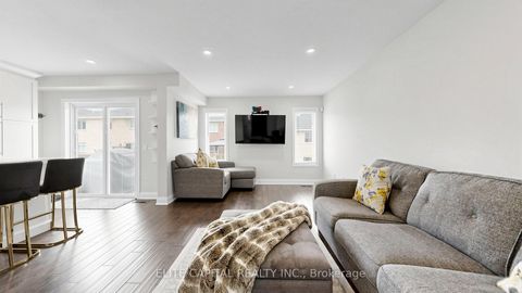 Photo 3 at 41 Knapton Drive, Woodland Hill, Newmarket