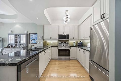 Photo 10 at 121 - 2111 Lake Shore Boulevard W, Mimico, Toronto