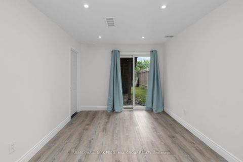 Photo 10 at 34 Arch Brown Court, East Bayfield, Barrie