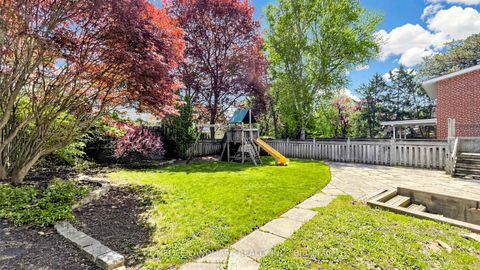 Photo 37 at 27 Quincy Crescent, Henry Farm, Toronto