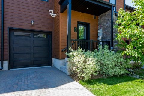 Photo 1 at 4 Stonehart Lane, East Bayfield, Barrie