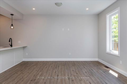 Photo 8 at 4 Stonehart Lane, East Bayfield, Barrie
