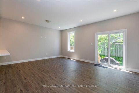 Photo 10 at 4 Stonehart Lane, East Bayfield, Barrie