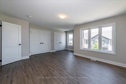 Photo 12 at 4 Stonehart Lane, East Bayfield, Barrie