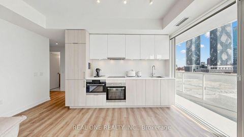 Photo 1 at 907 - 15 Queens Quay E, Waterfront Communities C8, Toronto