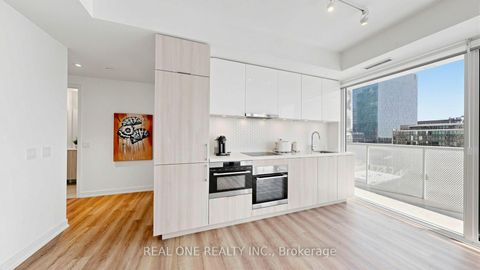 Photo 4 at 907 - 15 Queens Quay E, Waterfront Communities C8, Toronto