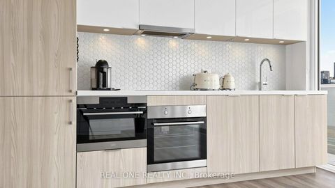 Photo 5 at 907 - 15 Queens Quay E, Waterfront Communities C8, Toronto