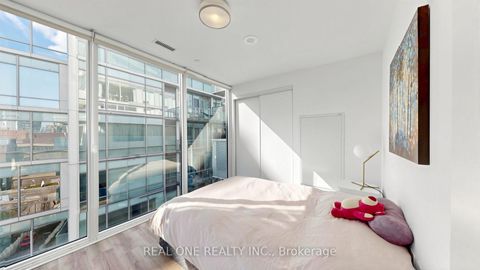 Photo 11 at 907 - 15 Queens Quay E, Waterfront Communities C8, Toronto