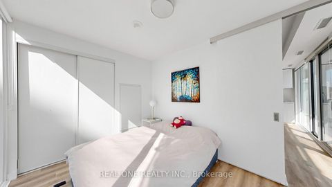 Photo 13 at 907 - 15 Queens Quay E, Waterfront Communities C8, Toronto