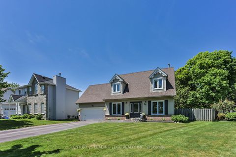 Photo 2 at 30 McGuire Crescent, Uxbridge