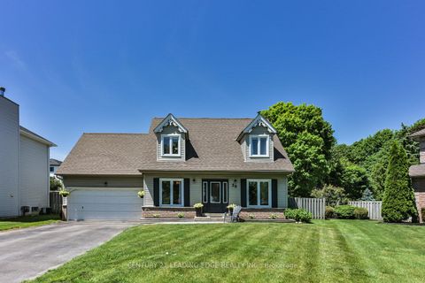 Photo 3 at 30 McGuire Crescent, Uxbridge
