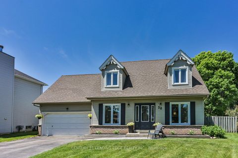 Photo 4 at 30 McGuire Crescent, Uxbridge