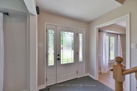 Photo 5 at 30 McGuire Crescent, Uxbridge