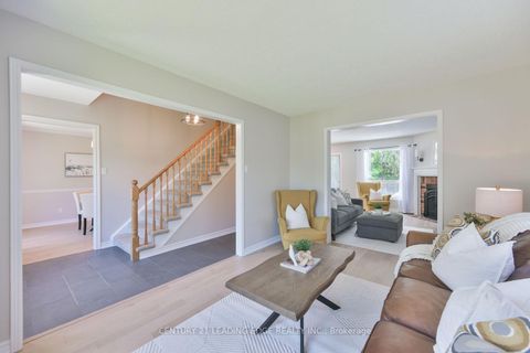 Photo 8 at 30 McGuire Crescent, Uxbridge