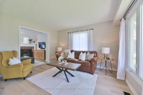 Photo 9 at 30 McGuire Crescent, Uxbridge