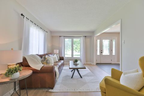 Photo 10 at 30 McGuire Crescent, Uxbridge
